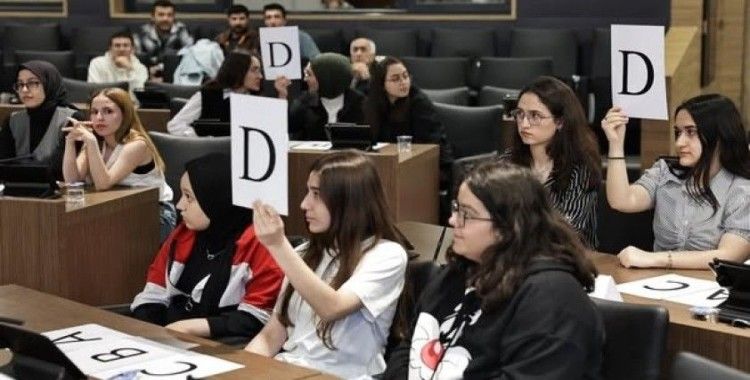 Kütahya Belediyesi’nden ’Gençler Arası Tarih Yarışması’nda yarı final heyecanı
