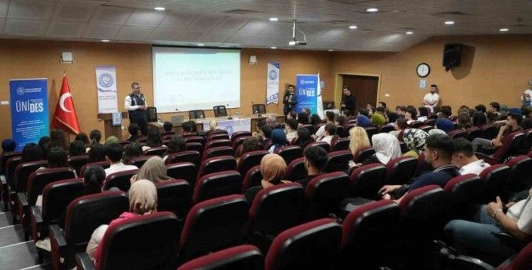 Karabük emniyeti üniversite öğrencilerini dijital tehlikelere karşı bilinçlendirdi
