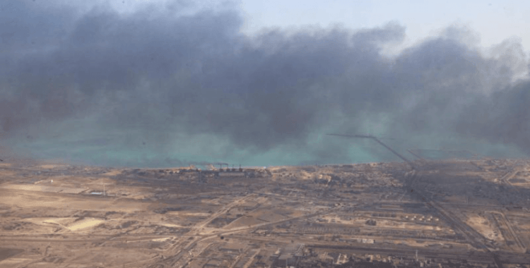 İran'ın Bender Abbas Limanı'nda patlama sonrası duran faaliyetler yeniden başladı