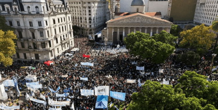 Arjantin'de yüzlerce kişi Papa Franciscus için düzenlenen ayine katıldı