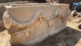 Stratonikeia’da 2000 yıllık girlandlı lahit bulundu
