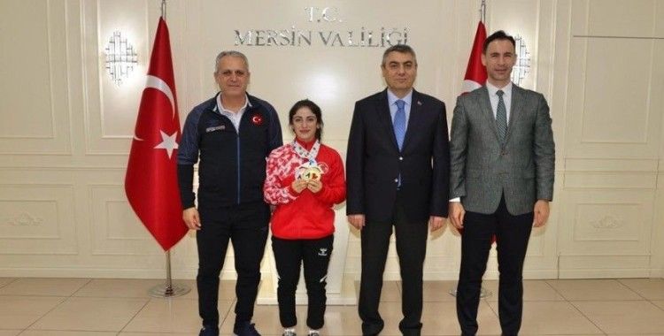 Vali Toros, Avrupa şampiyonu halterci Gamze Altun’u ağırladı
