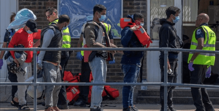 İngiltere'de yasa dışı göçle mücadelede milyarlarca sterlinlik harcama sonuç vermedi