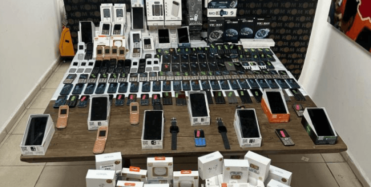 Kaçakçılık operasyonunda çok sayıda telefon ve elektronik eşya ele geçirildi