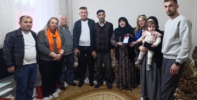 Vatan için evladını feda eden anne, yılın annesi seçildi
