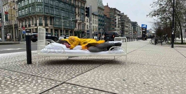 Profesörden Brüksel’de "göç" performansı