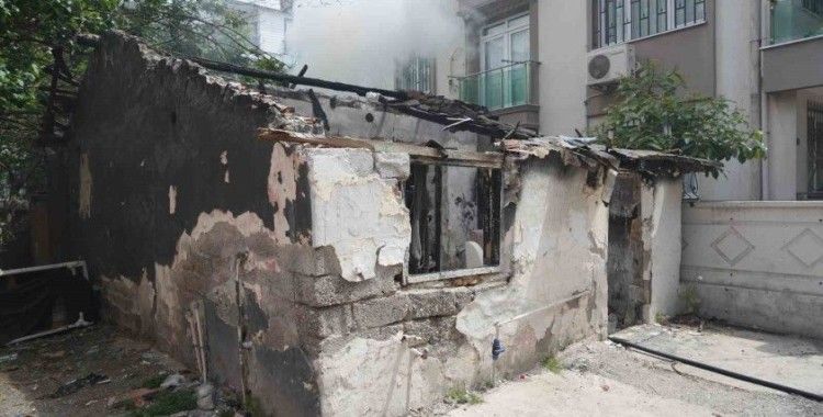 Antalya’da metruk binada korkutan yangın