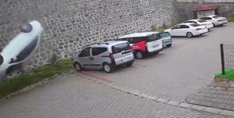 Ordu'da otomobil site bahçesine uçtu: 1 ölü