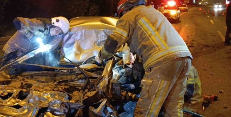 Otomobil kamyonun altına girdi, sürücü ağır yaralandı
