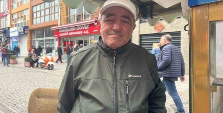 Dengesiz hava şartları seyyar esnafı zor durumda bıraktı
