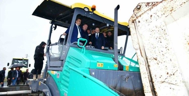 Ardahan’da köy yolları asfalt yerine beton kullanılarak yenileniyor
