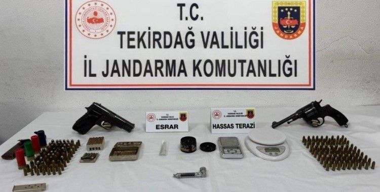 Elbise dolabı uyuşturucu serası çıktı