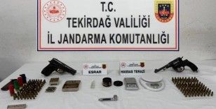 Elbise dolabı uyuşturucu serası çıktı