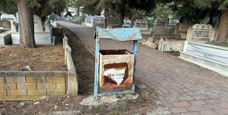 Muratlı Mezarlığı’ndaki çöp kovaları yenilenmeyi bekliyor
