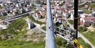 Depremde hasar gören Arnavutköy Sıddık Camii’nin minaresi söküldü
