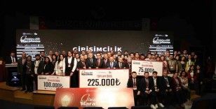 Girişimcilik Maratonu 2025’te başarılı girişimcilere ödülleri takdim edildi
