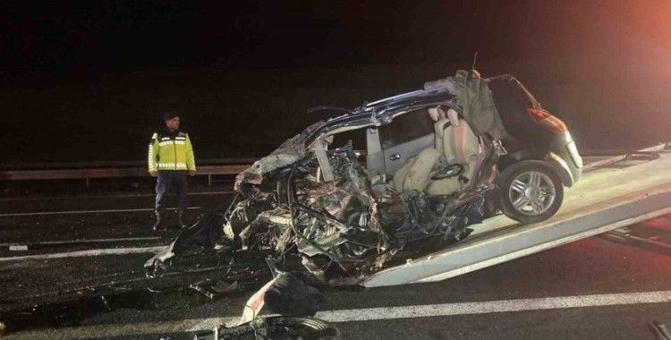 Ankara’da feci kaza... 2 otomobil kafa kafaya çarpıştı: 4 ölü, 1 yaralı
