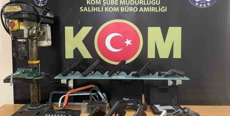 Manisa’da ruhsatsız silah operasyonu