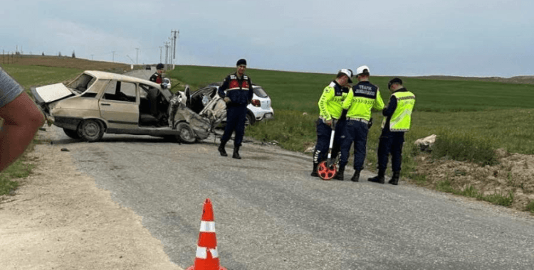 Aksaray'da otomobiller çarpıştı: 1 ölü, 3 yaralı