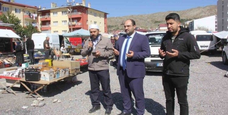 Sivas’ta semt pazarında her hafta alış-veriş dualarla başlıyor

