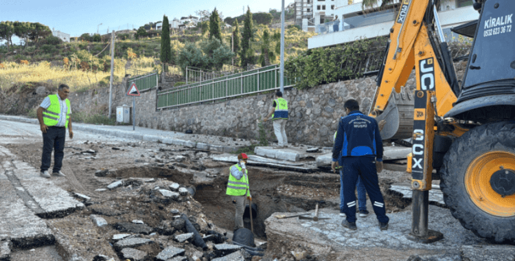 Bodrum'da isale hattı patladı: Su metrelerce yükseğe fışkırdı