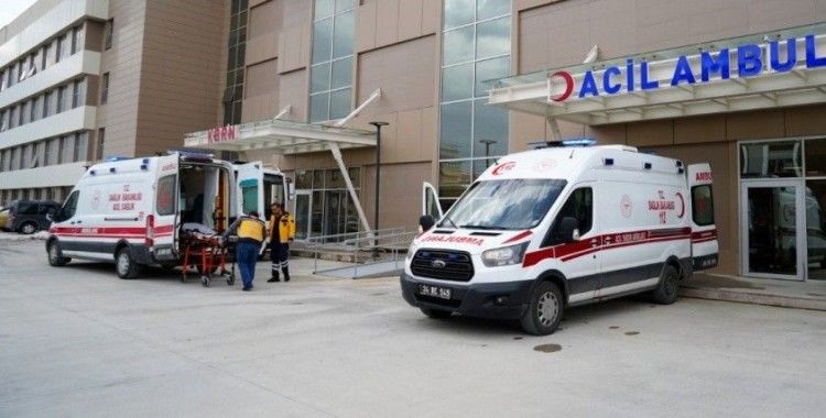 Refüje çarpan motosikletin sürücüsü öldü