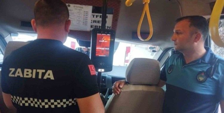 Zabıtalar halk otobüslerinde denetleme yaptı
