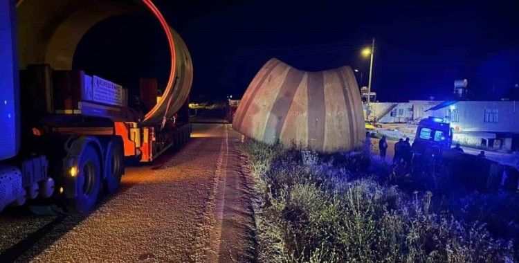 Tırla hafif ticari araç çarpıştı: 2 yaralı
