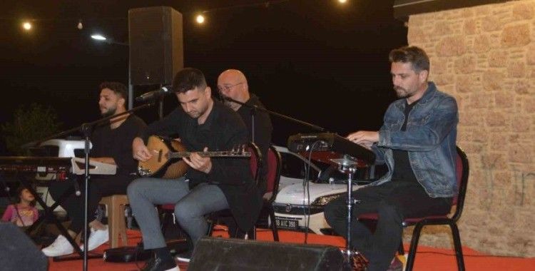 Gömeç’te 4. Ulubeyler Yağlı Pehlivan Güreşleri öncesi türkü gecesi