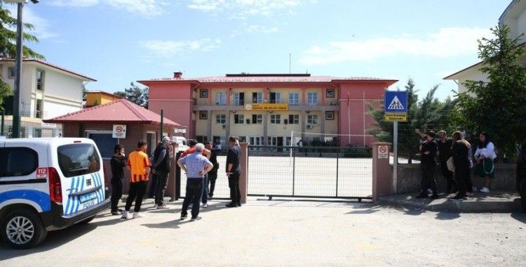 Giresun'da bir lisede cinayet, 2 kişi hayatını kaybetti: Saldırgan aranıyor