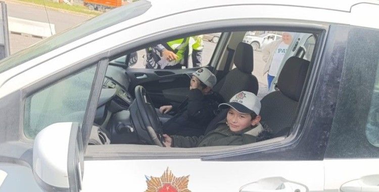Niğde’de öğrenciler ve sürücülere trafik eğitimi verildi
