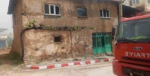 Yangında 75 yaşındaki adamın evi kullanılamaz hale geldi
