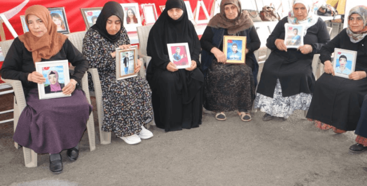 Diyarbakır anneleri PKK'nın silah bırakmasıyla çocuklarına kavuşmayı umut ediyor