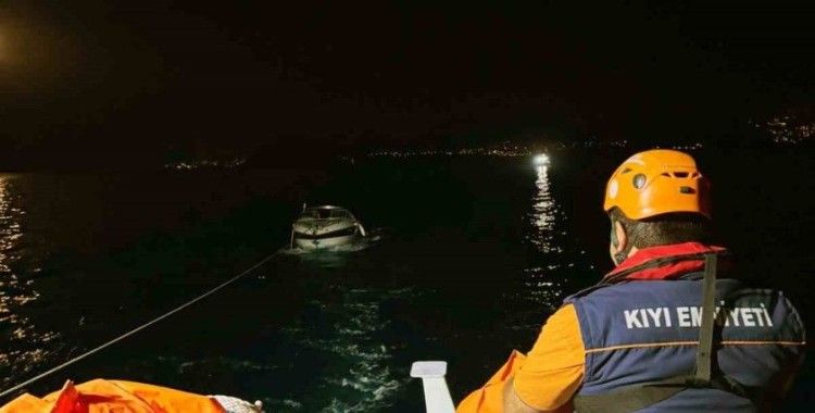 Bodrum açıklarında arızalanan tekneyi KIYEM ekipleri kurtardı
