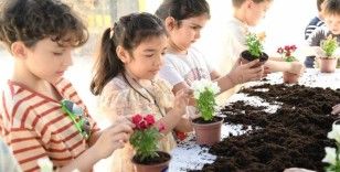Büyükşehir destek verdi minik eller ‘anneler’ için çalıştı
