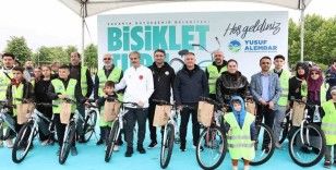Trafik Haftası’nda Başkan Alemdar, 10 kişiye bisiklet ve kask hediye etti
