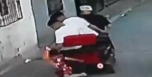Galatasaray formalı çocuğu sürüklediler, "Şaka" savunması yaptılar
