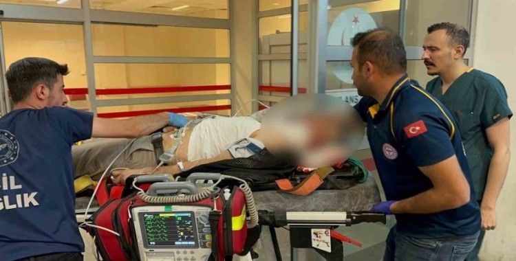 Motosiklet bariyerlere çarptı: 1 ağır yaralı
