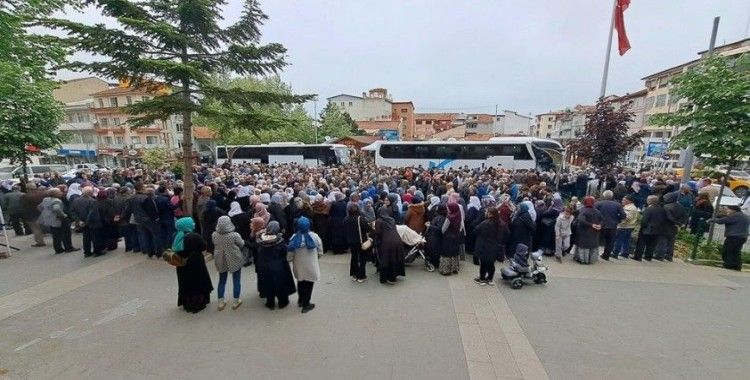 Simav’dan 80 hacı adayı dualarla kutsal topraklara uğurlandı