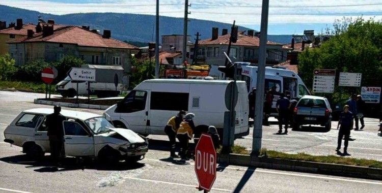 Domaniç’te trafik kazası: 5 yaralı

