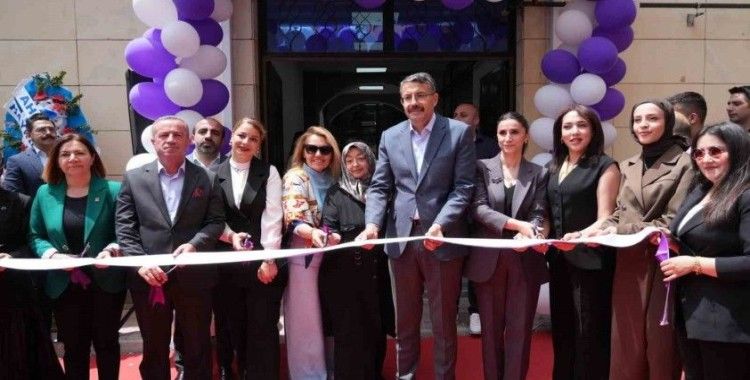 Hakkari’de 25 kadın girişimcinin kurduğu mağazaların açılışı yapıldı
