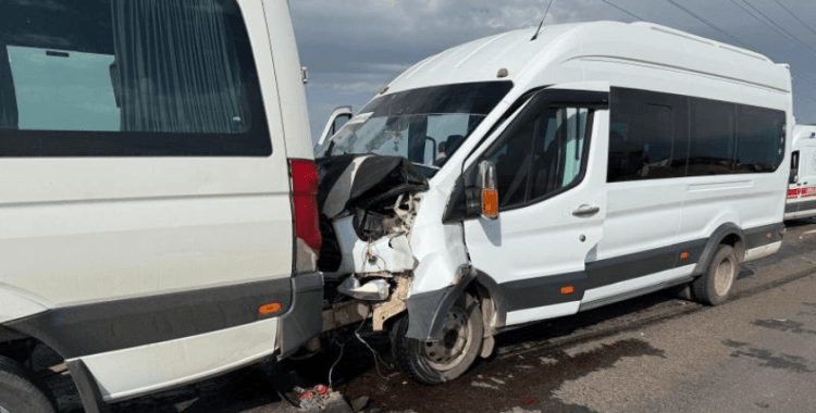 Şarlıurfa'da servis minibüsleri çarpıştı: 28 yaralı