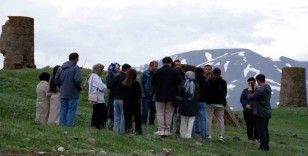 Tabyalarda tarih dersi
