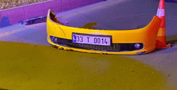 Kontrolden çıkan taksi elektrik direğine çarptı: 2 ölü