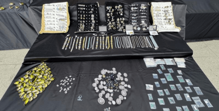 İstanbul'da 250 milyon lira değerinde değerli taş ele geçirildi