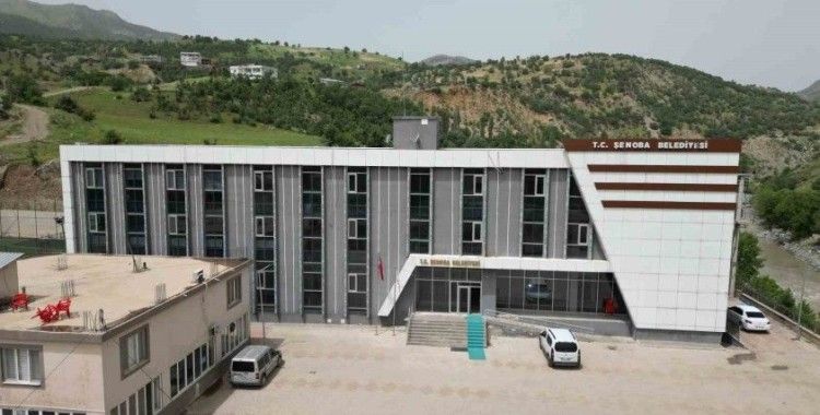 Şenoba belde belediyesi toprak yolları kilitli parke taşları ile döşüyor
