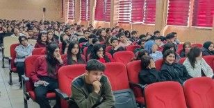 Van Büyükşehir Belediyesi öğrencileri sokak hayvanları hakkında bilgilendirdi
