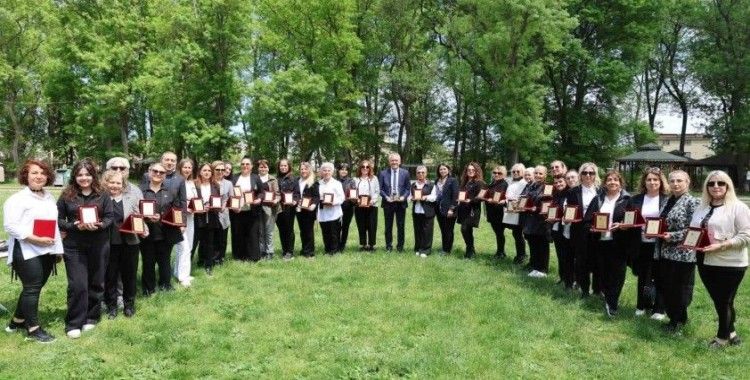 Cumhuriyet Kadınları Bandosu’na plaket
