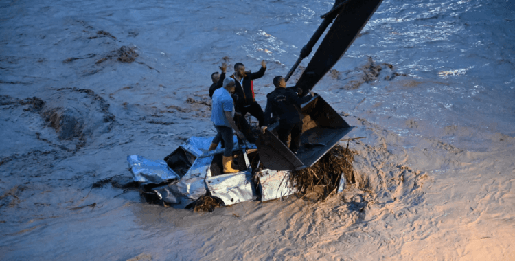 Osmaniye'de sağanak felaketi: 7 araç dereye sürüklendi, arama çalışmaları sürüyor