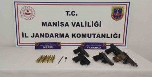 İşyerinde 5 ruhsatsız tabancayla yakalandı
